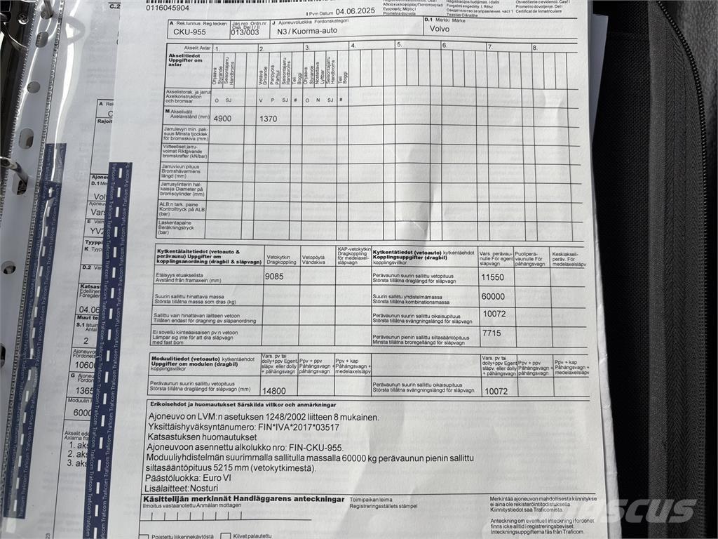 Volvo FM370 6x2 Camion plateau ridelle avec grue
