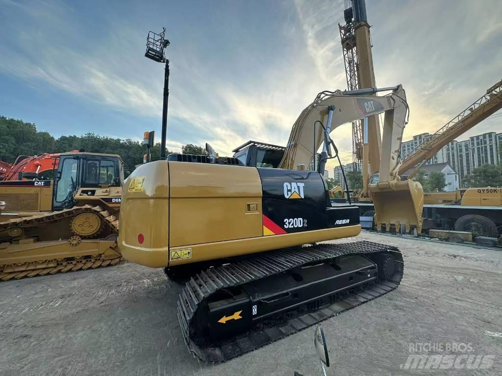 CAT 320D2 Pelle sur chenilles