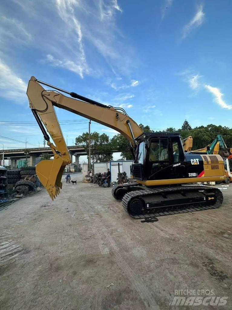 CAT 320D2 Pelle sur chenilles