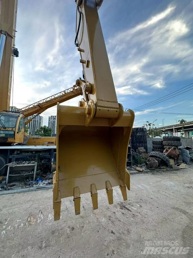 CAT 320D2 Pelle sur chenilles