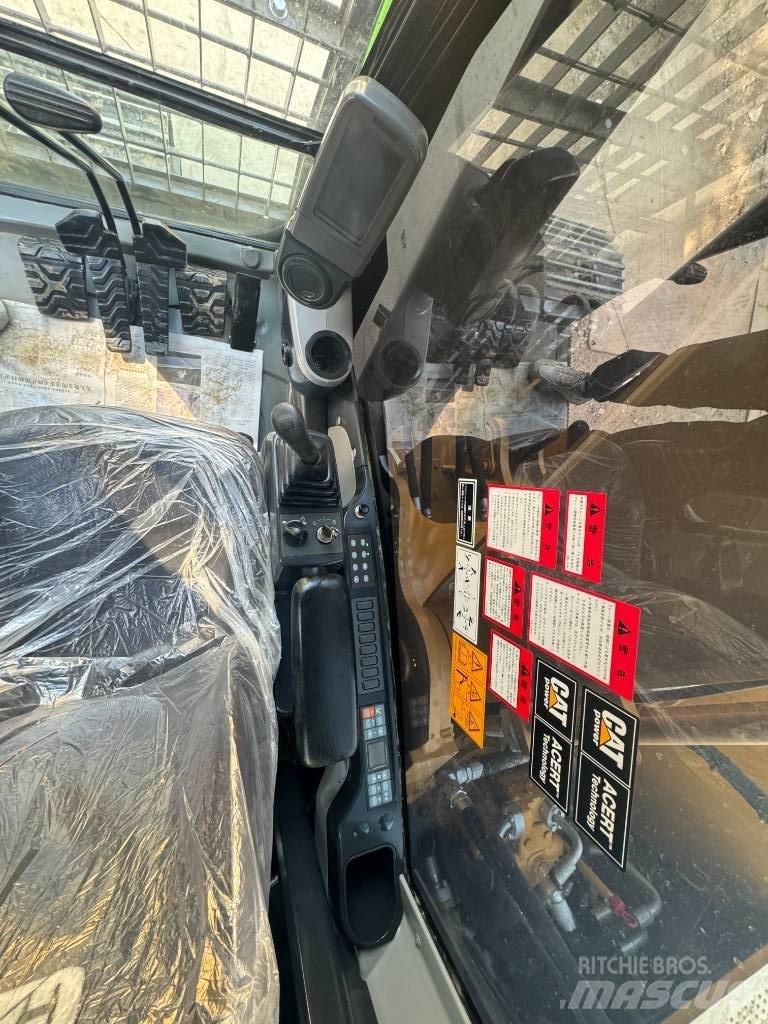 CAT 330 D L Pelle sur chenilles