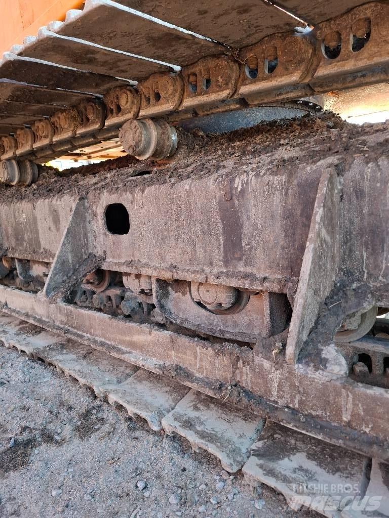 Hitachi EX 165 LC Pelle sur chenilles