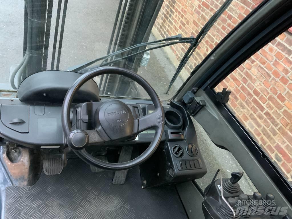 Toyota 02-8 FD F 30 Chariots diesel