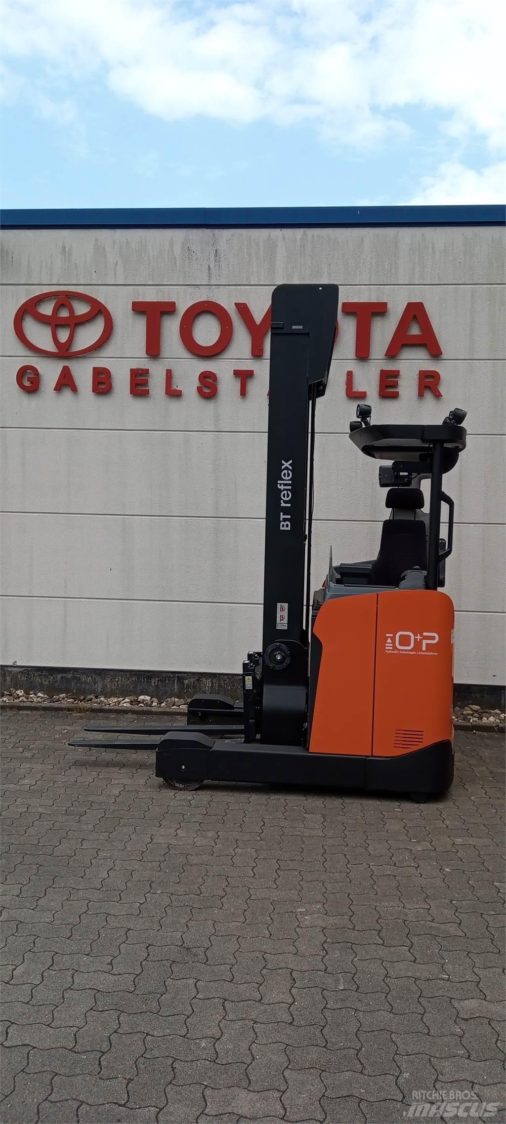 Toyota RRE 160H Chariot à mât rétractable