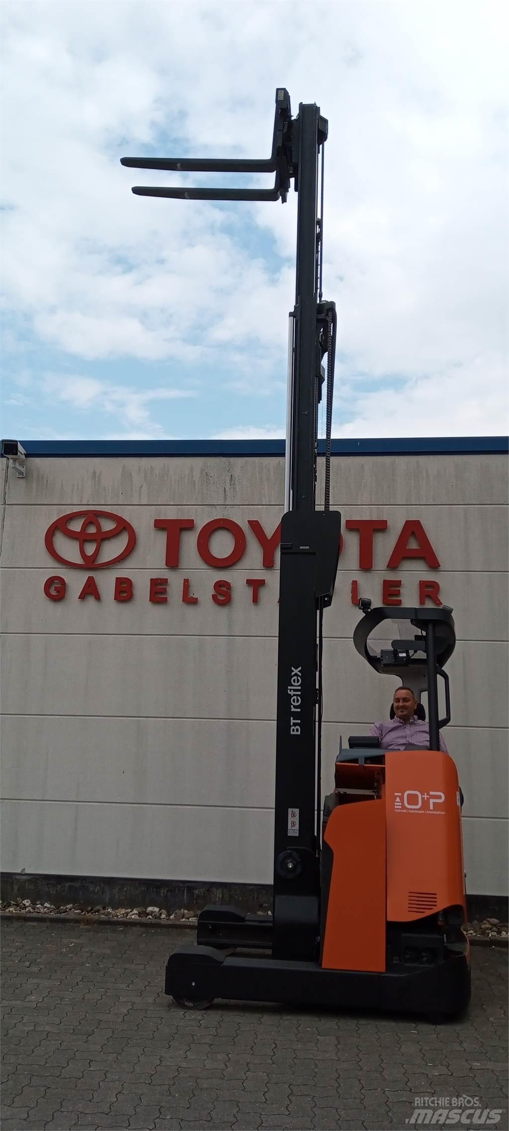 Toyota RRE 160H Chariot à mât rétractable