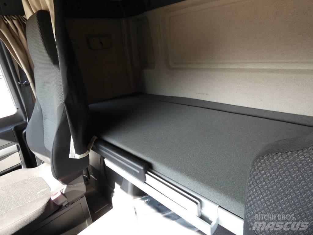 MAN TGL 12.220 BL Camion Fourgon