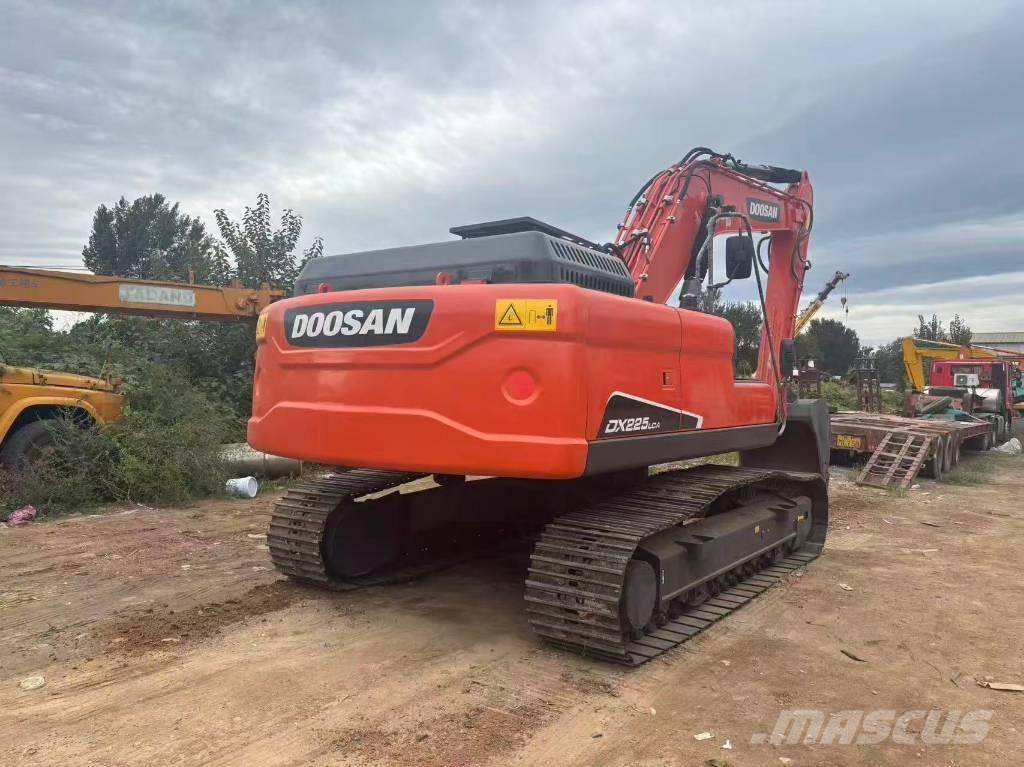 Doosan DX 225 Pelle sur chenilles