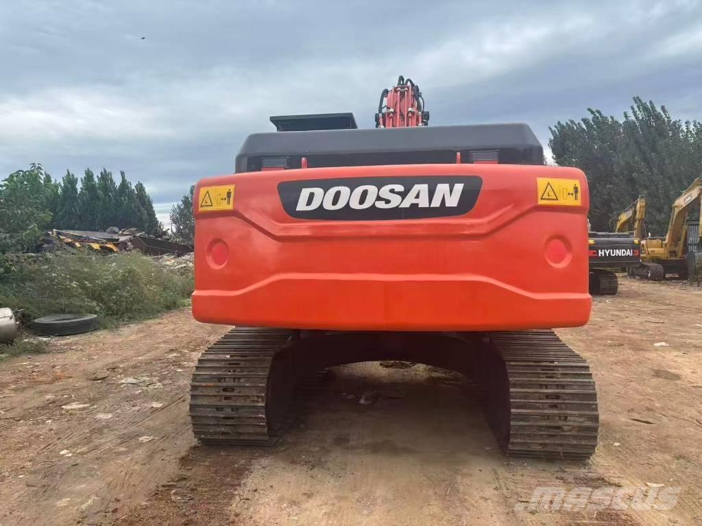 Doosan DX 225 Pelle sur chenilles
