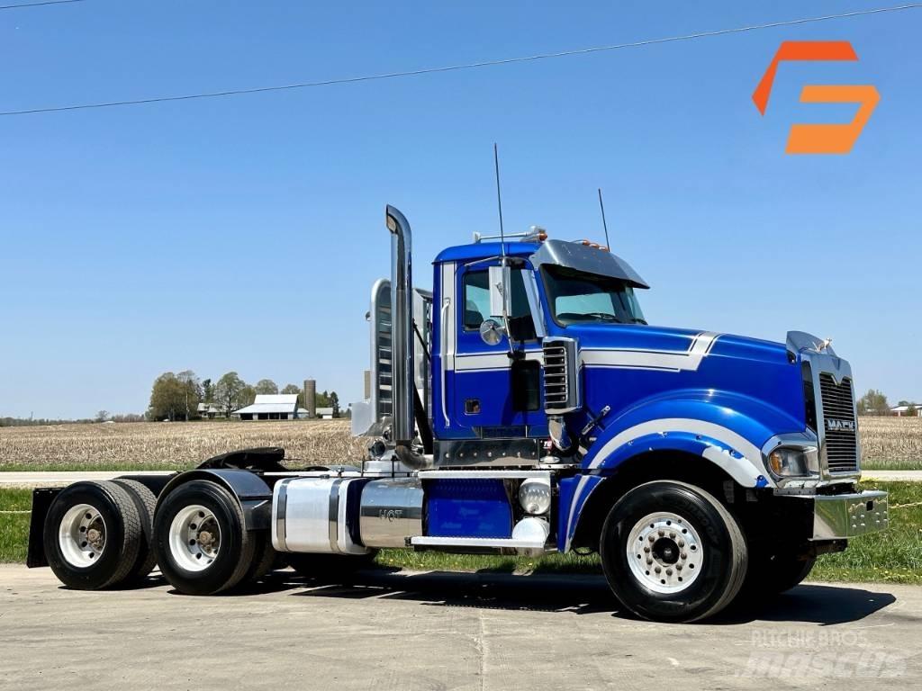 Mack Titan TD 713 Autre camion