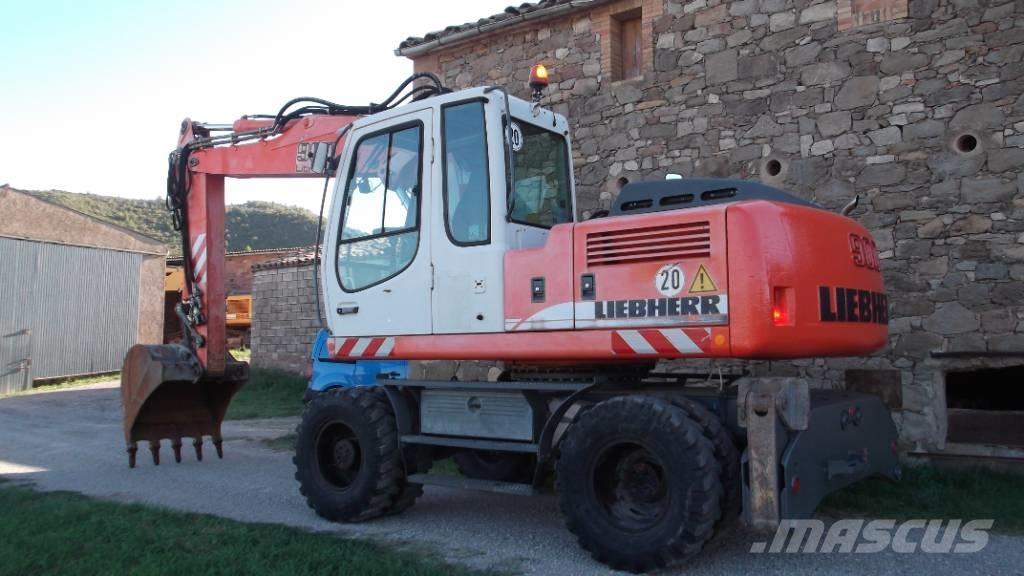 Liebherr A 900 C Pelle sur pneus