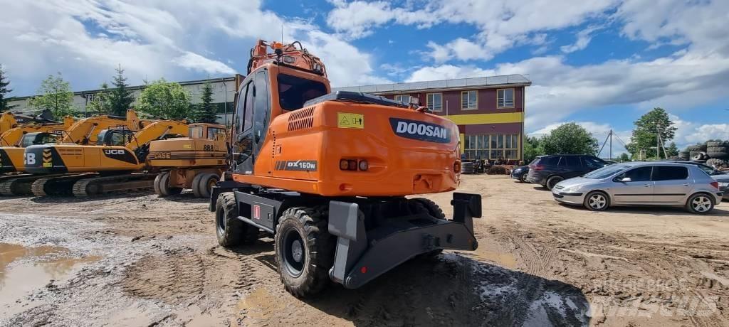 Doosan DX 160 W Pelle sur pneus