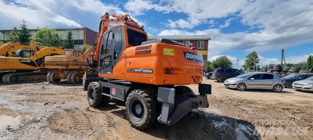 Doosan DX 160 W Pelle sur pneus