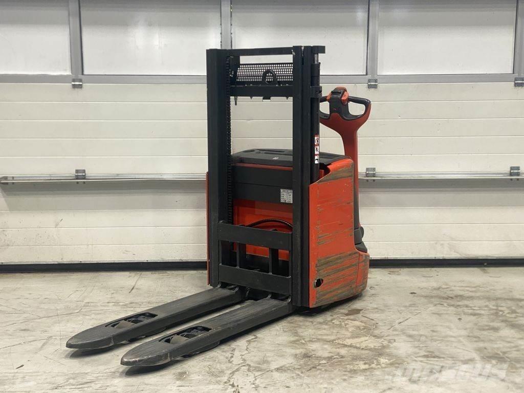 Linde L12 I Gerbeur accompagnant