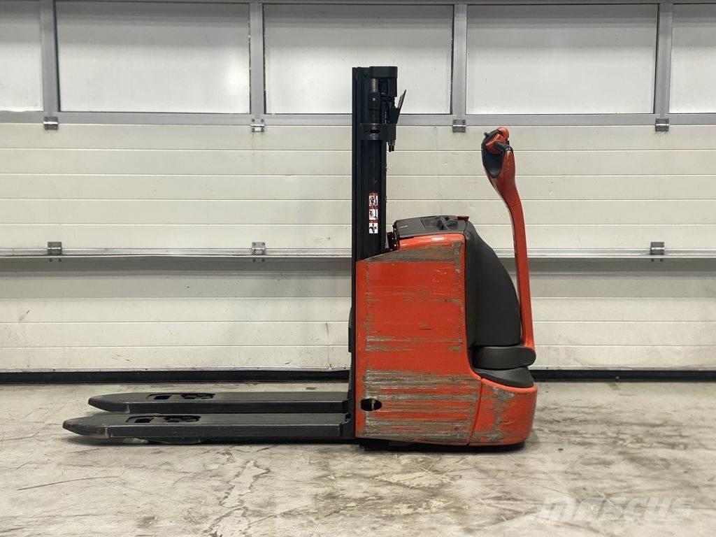 Linde L12 I Gerbeur accompagnant