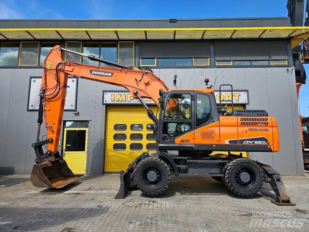 Doosan DX190W-5 Pelle sur pneus