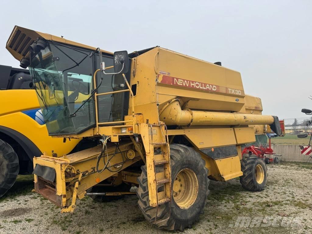 New Holland TX 30 Moissonneuse batteuse