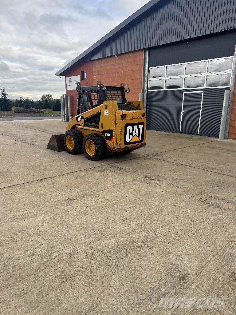 CAT 216 B 3 Chargeuse compacte