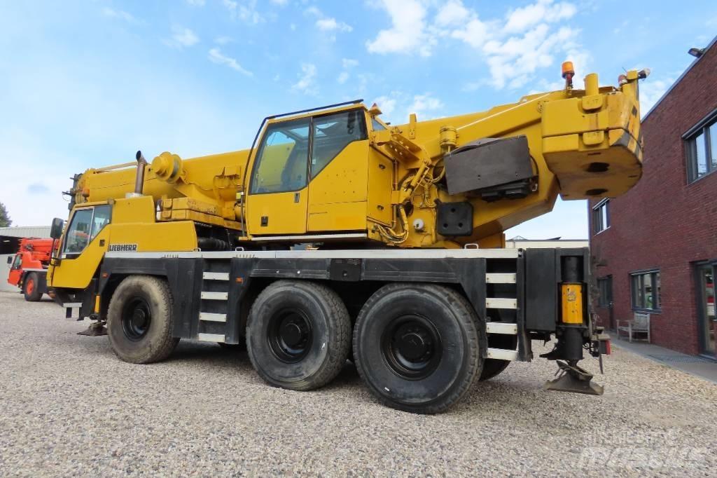 Liebherr LTM 1055-1 Grues tout terrain