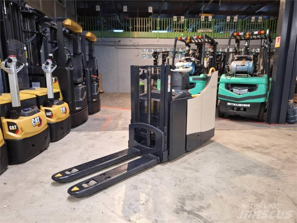 Crown DT3040 Gerbeurs Automoteurs