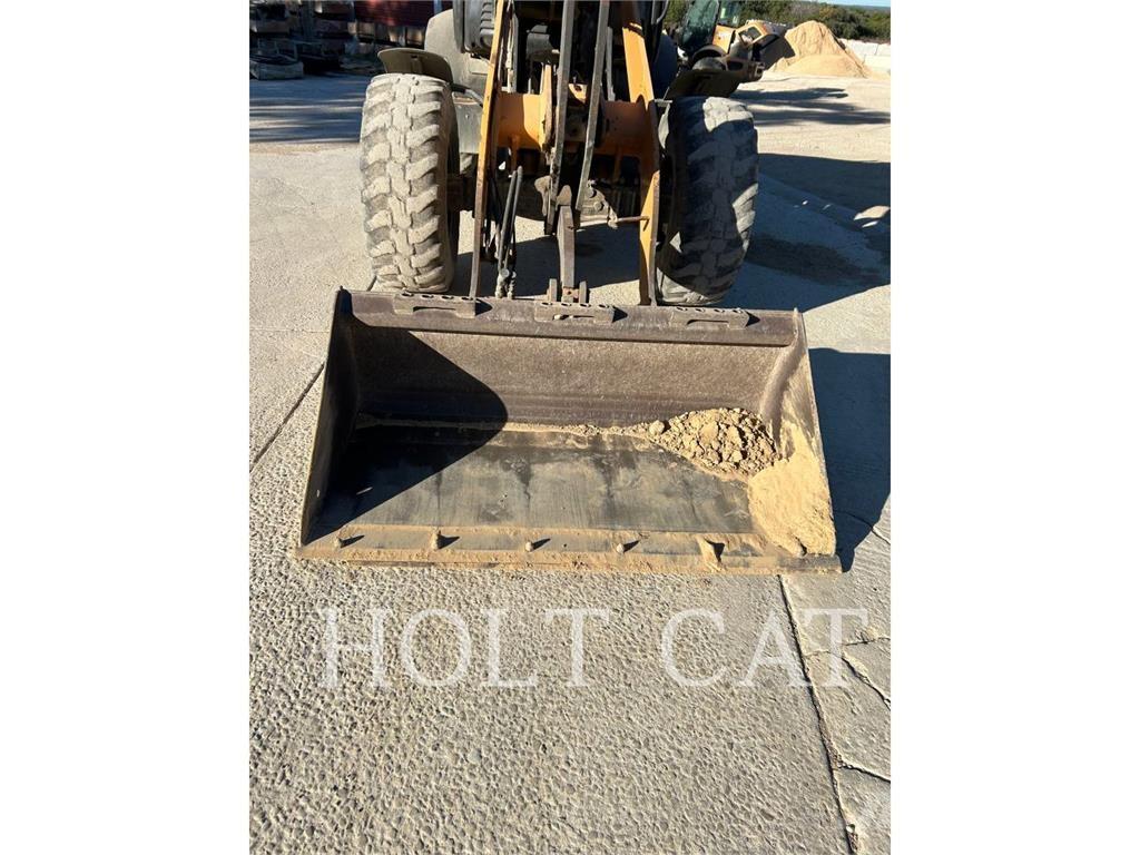 CASE 321F Chargeuse sur pneus