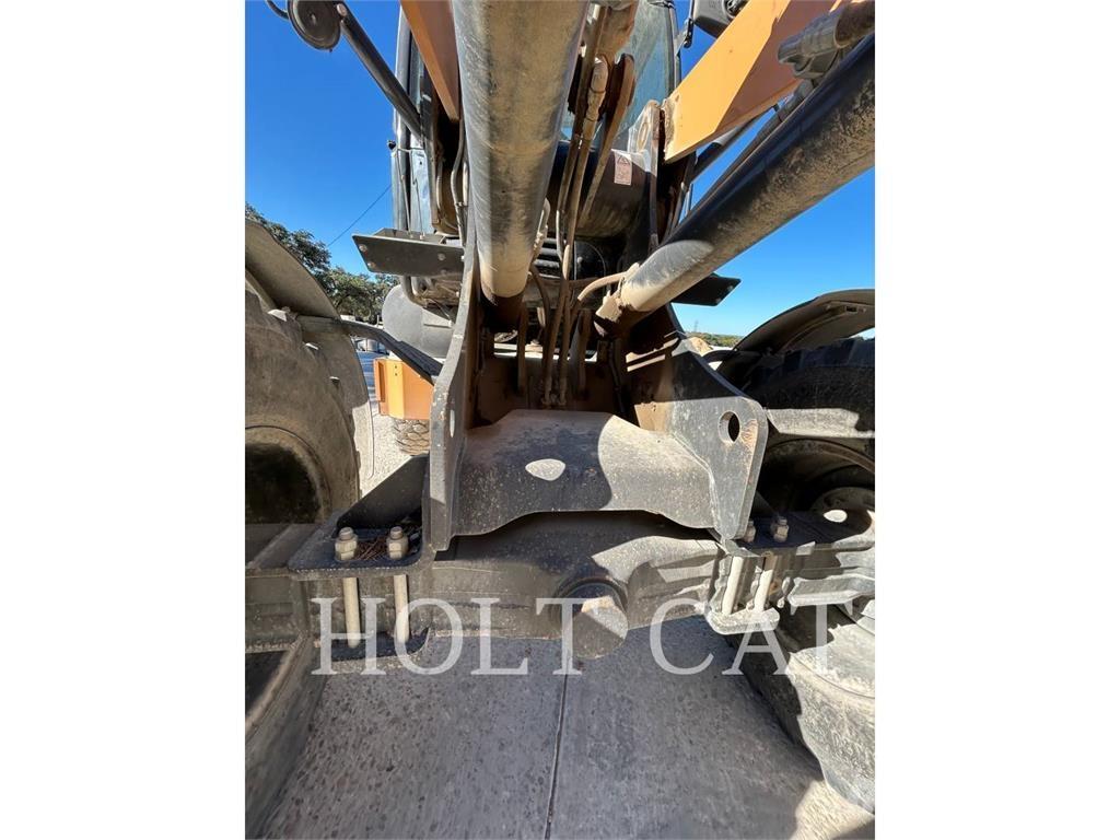 CASE 321F Chargeuse sur pneus