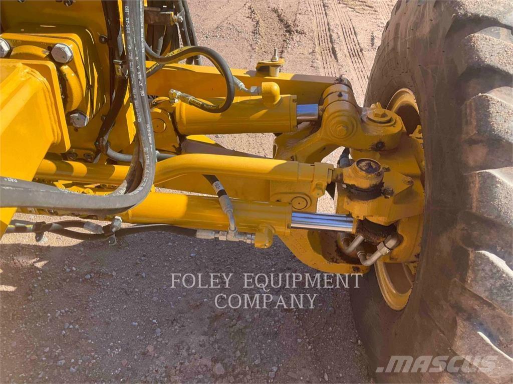 CAT 120M2AW Niveleuse