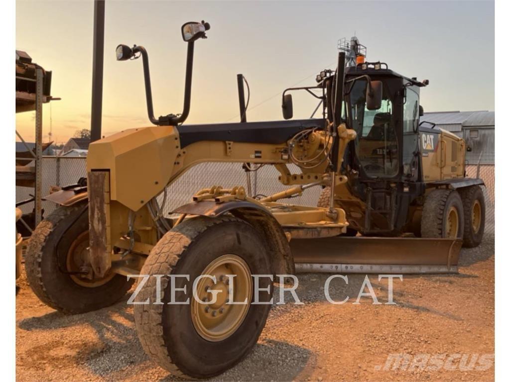 CAT 12M2 Niveleuse