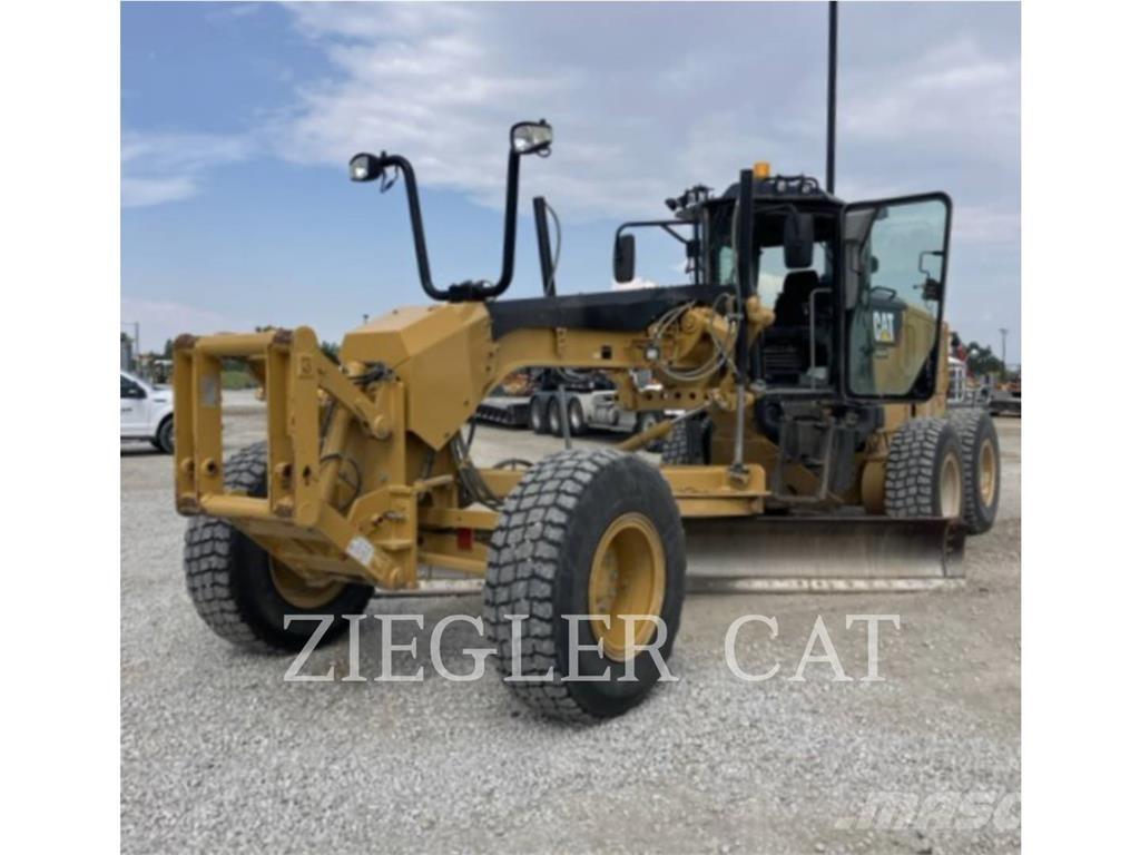 CAT 12M2 Niveleuse