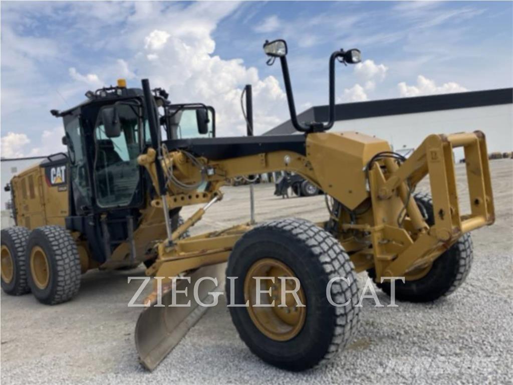 CAT 12M2 Niveleuse