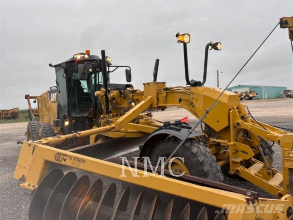 CAT 12M2 Niveleuse