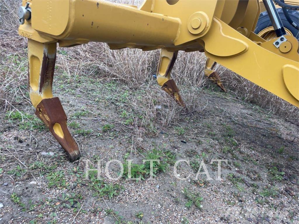 CAT 140 Niveleuse