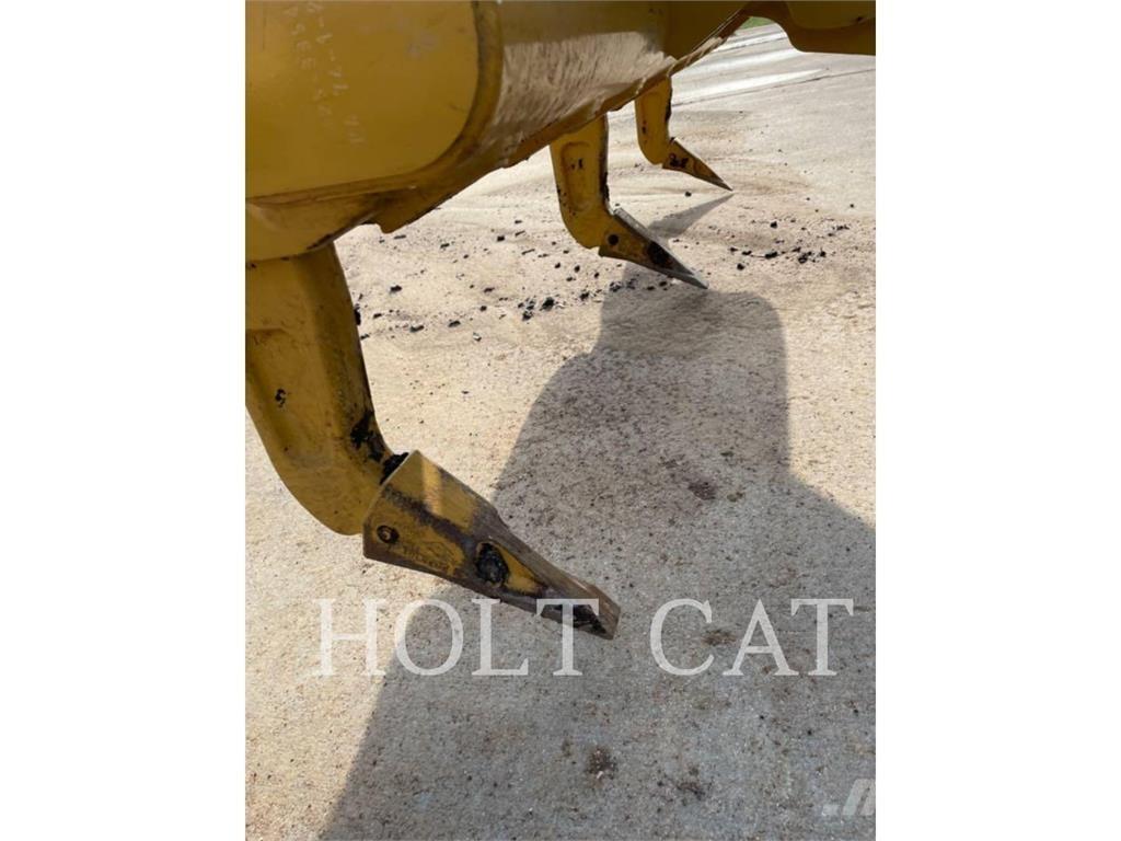 CAT 140 Niveleuse