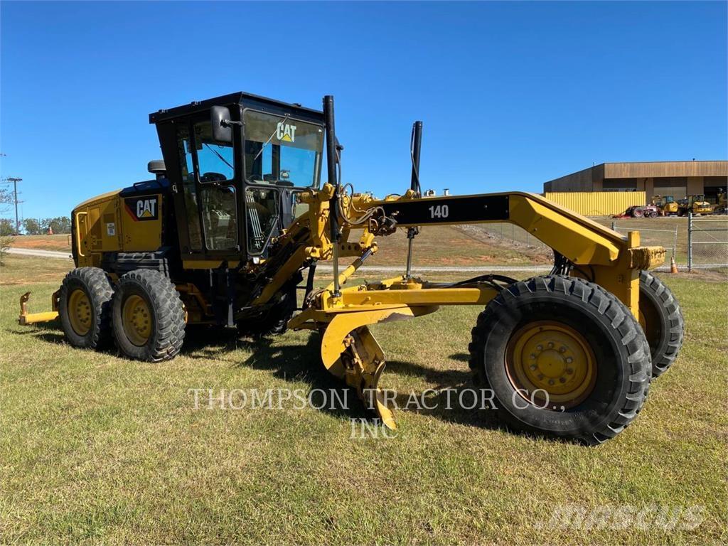 CAT 140 Niveleuse