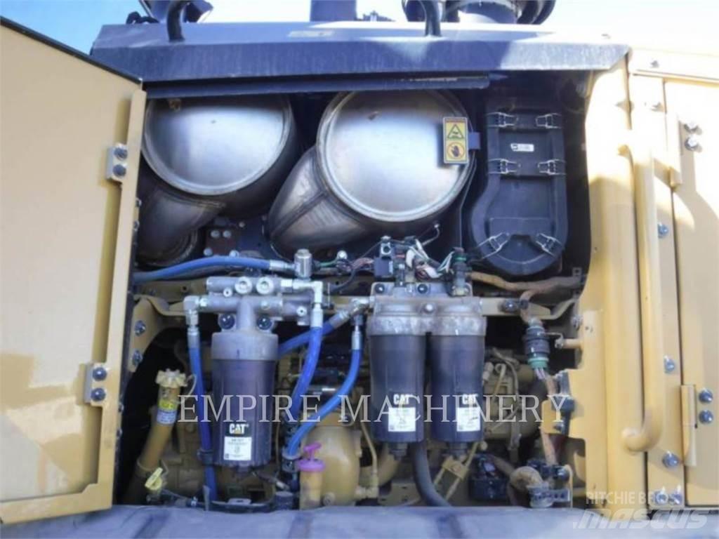 CAT 140-13 Niveleuse
