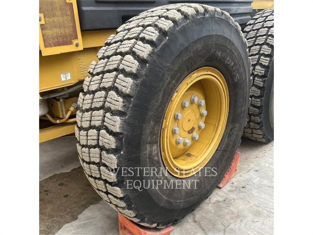 CAT 140 AWD Niveleuse