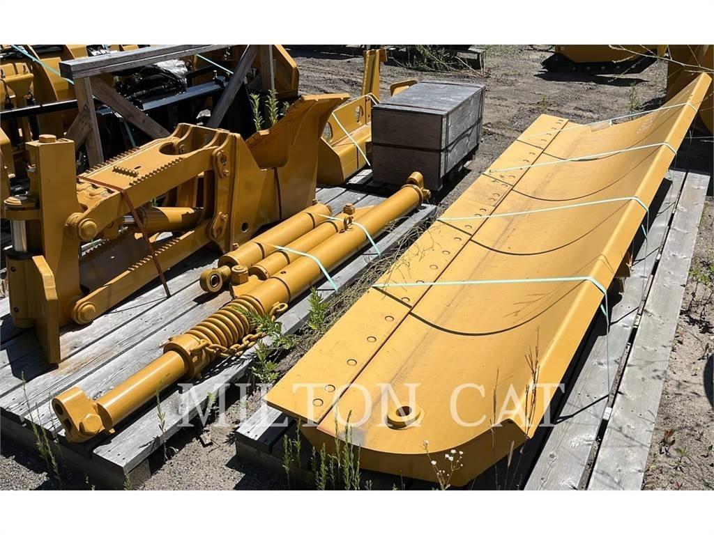 CAT 140 MASTLESS WING Souffleuse à neige