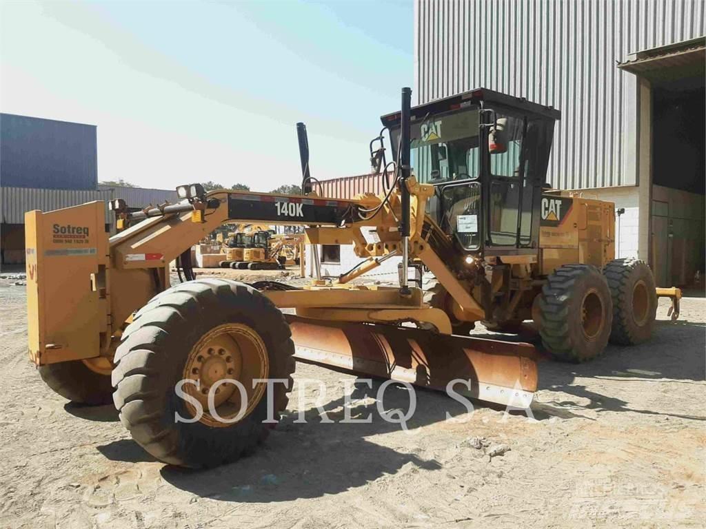 CAT 140K Niveleuse