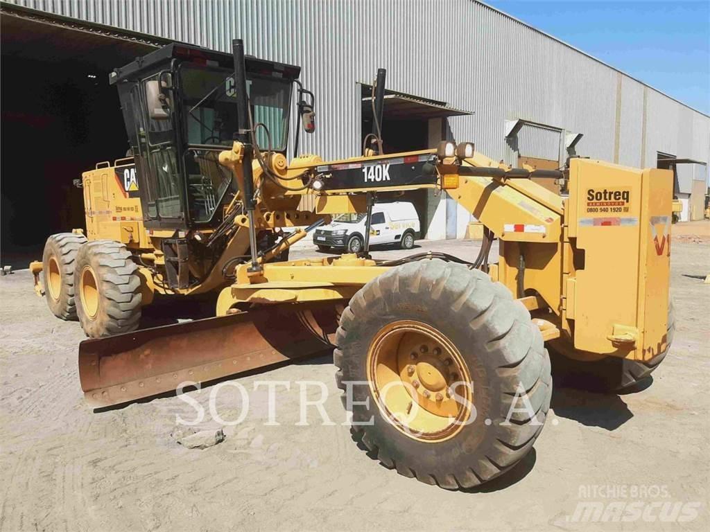 CAT 140K Niveleuse