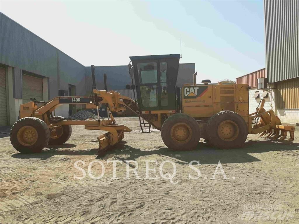 CAT 140K Niveleuse