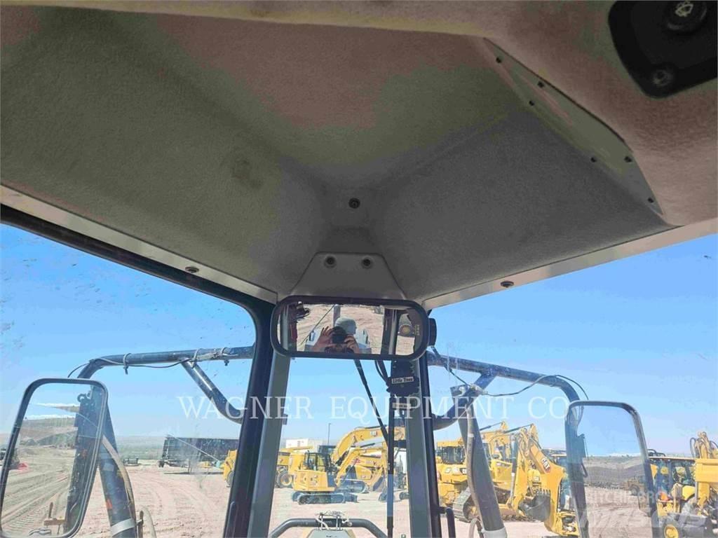 CAT 140M Niveleuse