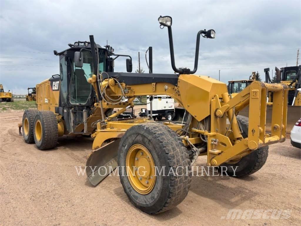 CAT 140M 2 Niveleuse