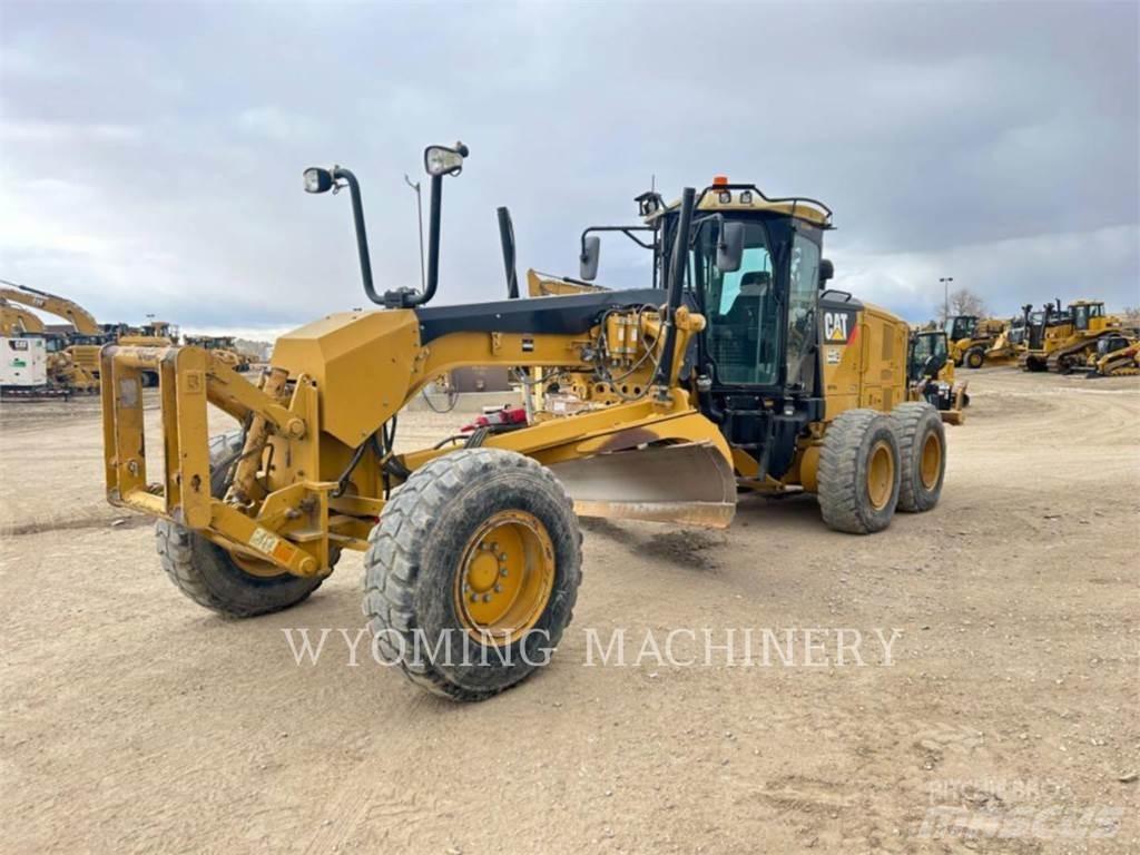 CAT 140M 2 Niveleuse
