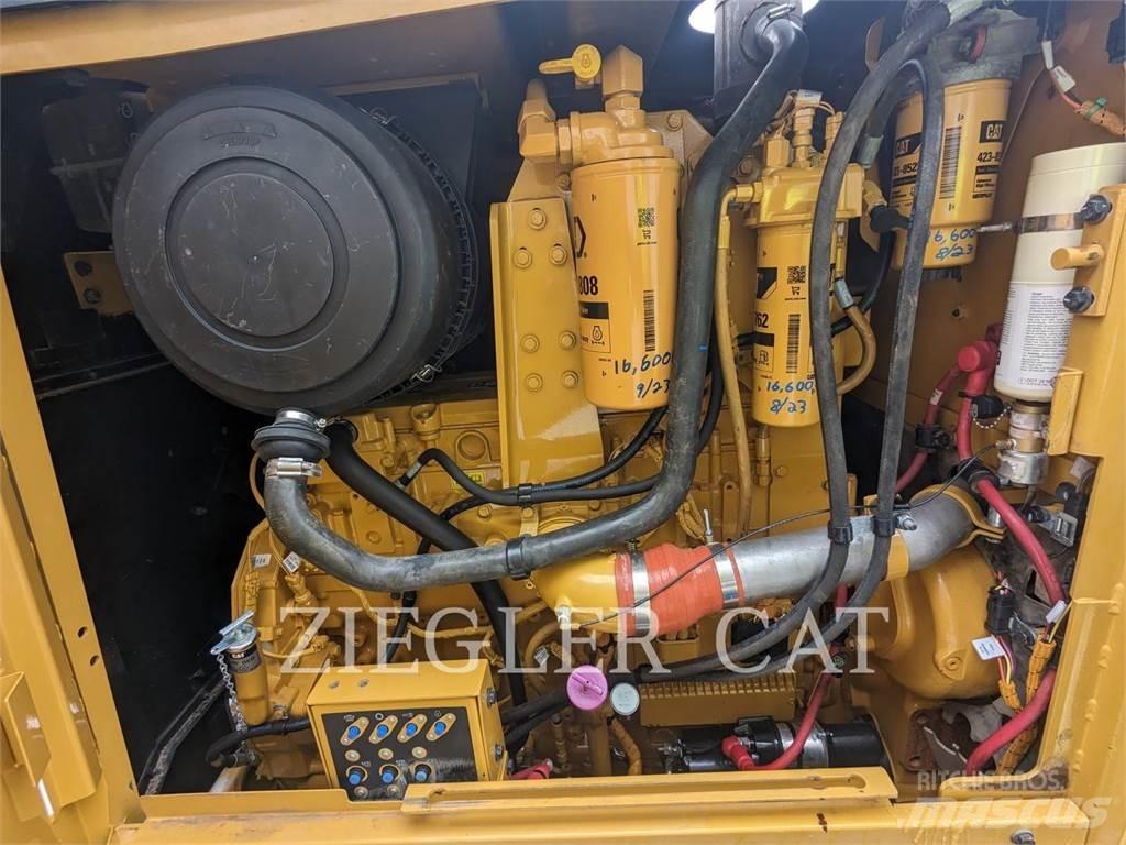 CAT 14M Niveleuse