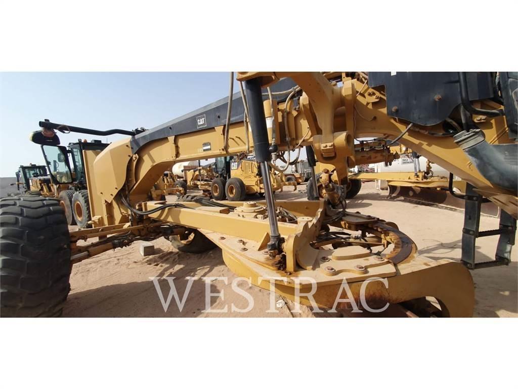 CAT 14M Niveleuse