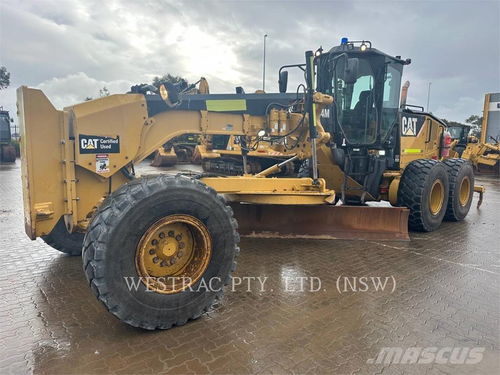 CAT 14M Niveleuse