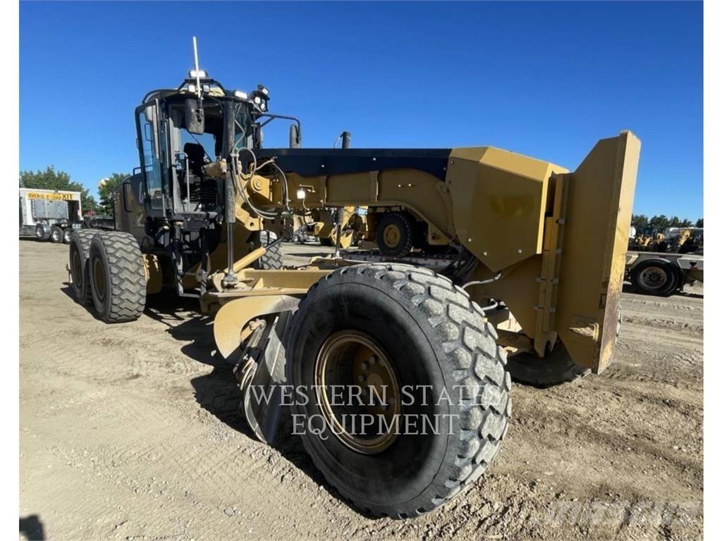 CAT 14M Niveleuse