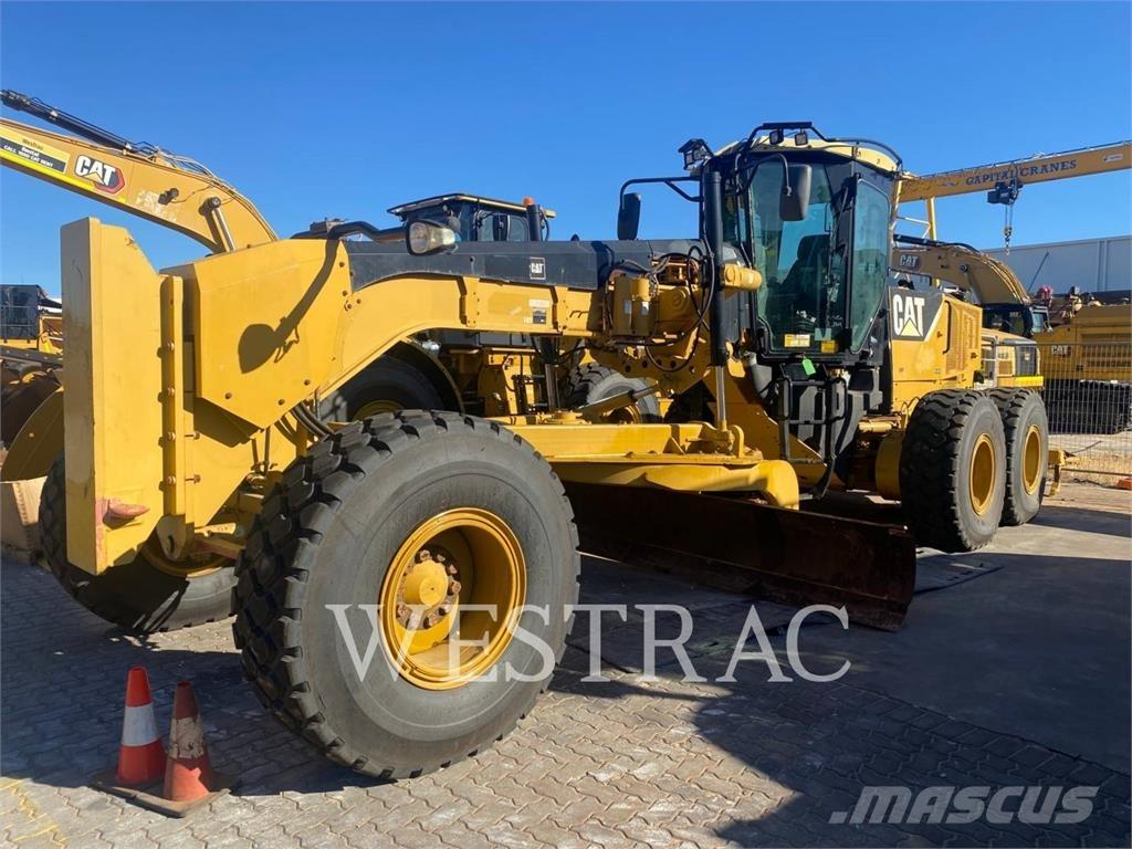 CAT 14M Niveleuse
