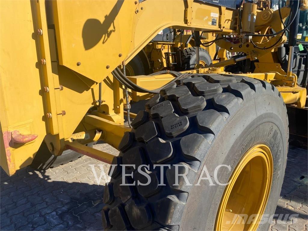 CAT 14M Niveleuse
