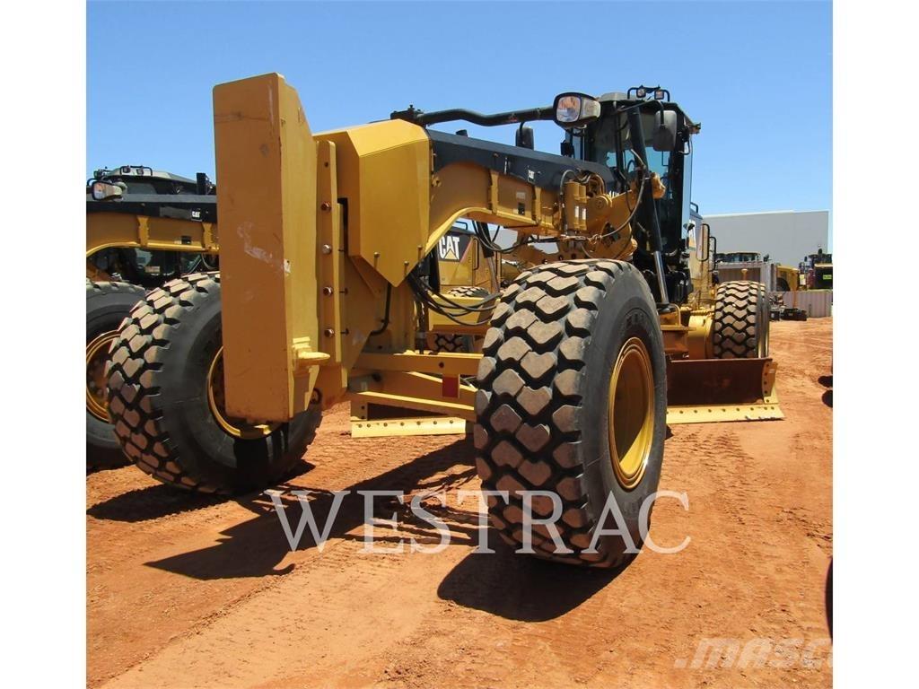 CAT 14M Niveleuse
