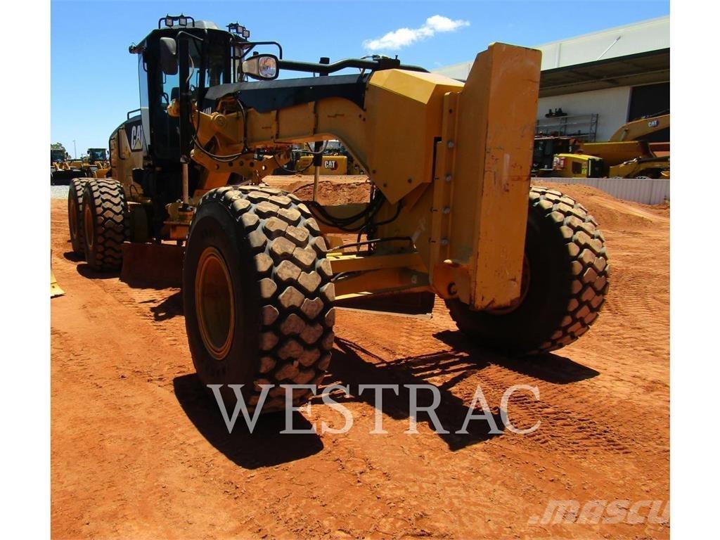 CAT 14M Niveleuse